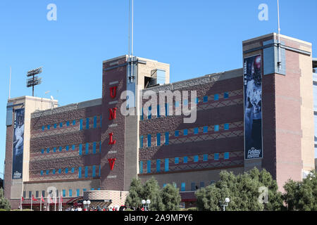 Las Vegas, NV, Stati Uniti d'America. Xvi Nov, 2019. Un esterno foto del Sam Boyd Stadium prima dell inizio della NCAA Football game con le Hawaii Rainbow Warriors e la UNLV ribelli in Las Vegas NV. Christopher trim/CSM/Alamy Live News Foto Stock