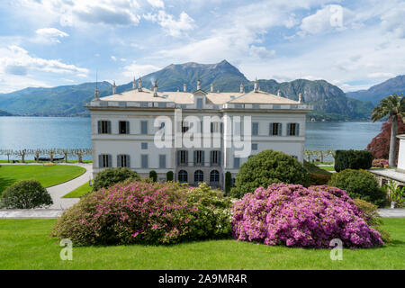 Un paesaggio fantastico con vista giardino e fiori a Villa Melzi di Bellagio - Lago di Como in Italia Foto Stock