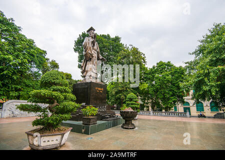 Statua di re Le Thai e ad Hanoi, capitale del Vietnam Foto Stock