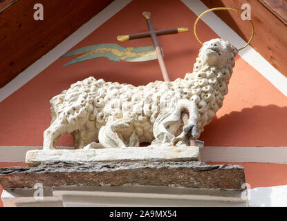 Vista di un agnello di Dio con alogeno, chiamato anche l'Agnello di Dio e l'agnello pasquale, in latino Agnus Dei Foto Stock