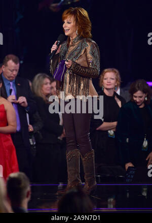 Novembre 13, 2019, Nashville, TN, STATI UNITI D'AMERICA: 13 Novembre 2019 - Nashville, Tennessee - Reba Mcentire. 51St annuale di CMA Awards, Musica Country più grande notte, tenutosi a Bridgestone Arena. (Credito Immagine: © Laura Farr/AdMedia via ZUMA filo) Foto Stock