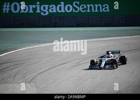 Sao Paulo, Brasile. Xvi Nov, 2019. Mercedes driver del Lewis Hamilton di Bretagna gare durante la sessione di qualifiche della Formula Uno Gran Premio del Brasile presso il Jose Carlos Pace circuito in Sao Paulo il nov. 16, 2019. Credito: Xin Yuewei/Xinhua/Alamy Live News Foto Stock