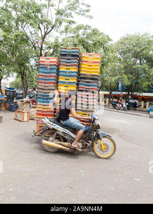 Batam, Indonesia - 7 Febbraio 2015: persone attività al mercato locale in Jodoh Area della città di Batam. Foto Stock