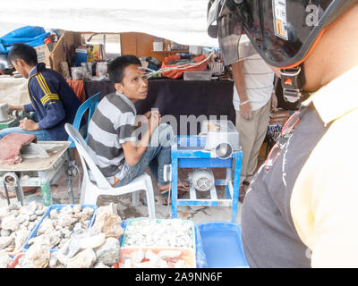 Batam, Indonesia - 7 Febbraio 2015: persone attività al mercato locale in Jodoh Area della città di Batam. Foto Stock