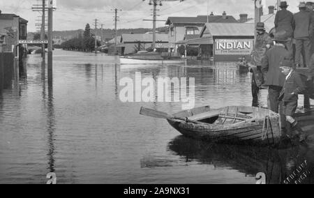 Inondazioni a Invermay, Launceston, aprile 1929. Strada Invermay guardando verso sud. Tasmania - - Obbligatorio Photo credit: TAHO Foto Stock