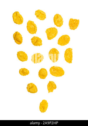 Molti corn flakes isolato su sfondo bianco. La caduta di cornflakes Foto Stock
