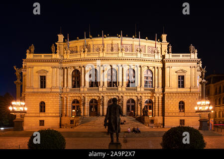 Rudolfinum, vista notturna di Rudolfinum. Praga, Repubblica Ceca Foto Stock