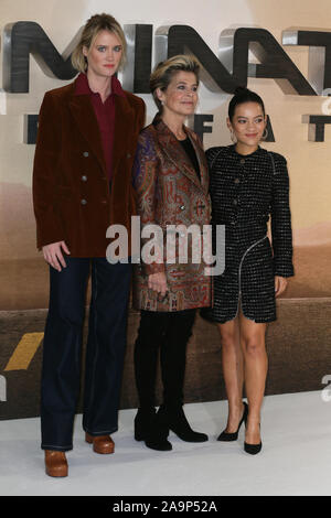 Terminator: Dark destino Photocall tenutosi presso il Mandarin Oriental Hotel, Knightsbridge con: Mackenzie Davis, Linda Hamilton, Natalia Reyes dove: Londra, Regno Unito quando: 17 Ott 2019 Credit: Mario Mitsis/WENN.com Foto Stock