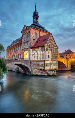 Il Municipio della Città Vecchia di Bamberg in Baviera, Germania all'alba Foto Stock