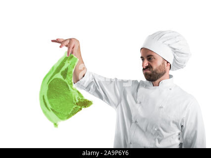 Chef con scorie radioattive e carne contaminata di bistecca. Concetto di inquinamento, insalubri e nocività Foto Stock