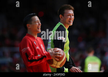 (L a R) Yuki Togashi (jet), Takehiko Orimo (Levanga), 17 novembre 2019 - Basket : 2019-20 B.LEGA B1 gioco tra getti di Chiba 76-81 Levanga Hokkaido a Funabashi Arena, Chiba, Giappone. (Foto di YUTAKA/AFLO SPORT) Foto Stock