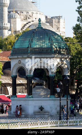 Sultanahmet, Istanbul, Turchia August 5th, 2019: Tedesco Fontana dalla fine del XIX secolo a commemmorate Kaiser Guglielmo II. Foto Stock