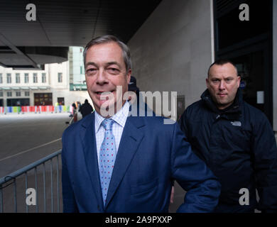 Regno Unito. 17 Nov, 2019. Brexit leader del partito, Nigel Farage, alla BBC Studios. Credito: Tommy Londra/Alamy Live News Foto Stock