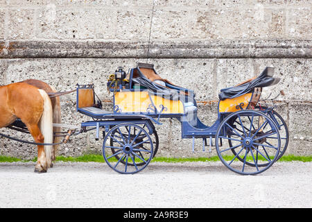 Una immagine di un bel carro trainato da cavalli Foto Stock