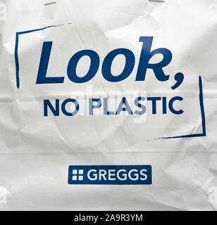 Non cercate in plastica, su un greggs sacchetto di carta REGNO UNITO Foto Stock