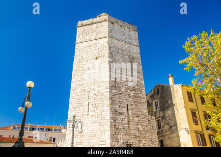 Capitano della torre su cinque pozzi piazza di Zara, Dalmazia, Croazia Foto Stock