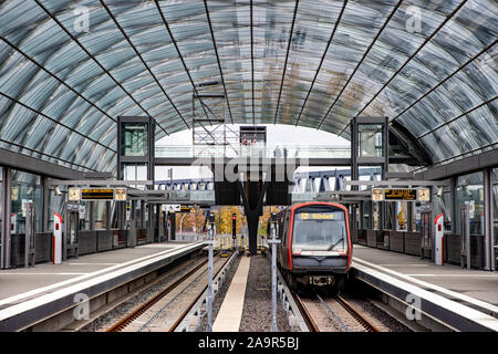 Arresto finale ElbbrŸcken stazione ferroviaria, metropolitana linea U4, ad Amburgo, †berseequartier, Foto Stock