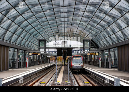 Arresto finale ElbbrŸcken stazione ferroviaria, metropolitana linea U4, ad Amburgo, †berseequartier, Foto Stock