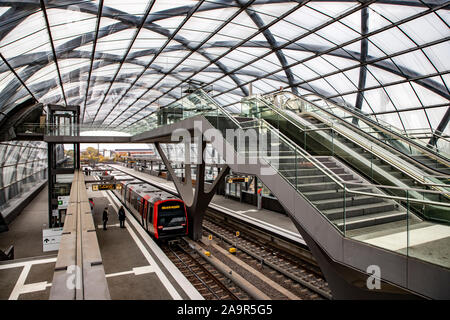 Arresto finale ElbbrŸcken stazione ferroviaria, metropolitana linea U4, ad Amburgo, †berseequartier, Foto Stock