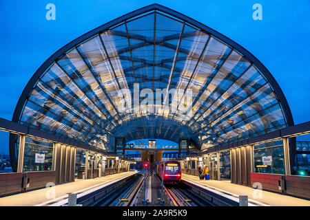 Arresto finale ElbbrŸcken stazione ferroviaria, metropolitana linea U4, ad Amburgo, †berseequartier, Foto Stock