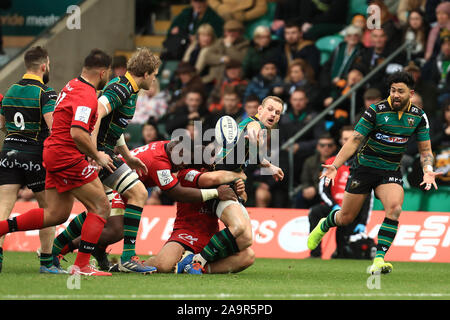 Northampton, Regno Unito. 17 Nov, 2019. Northampton Santi Rory Hutchinson durante la Heineken European Champions Cup match tra Northampton santi e Lyon Olympique Universitaire di Franklin's Gardens, Northampton domenica 17 novembre 2019. (Credit: Leila Coker | MI News) Credito: MI News & Sport /Alamy Live News Foto Stock