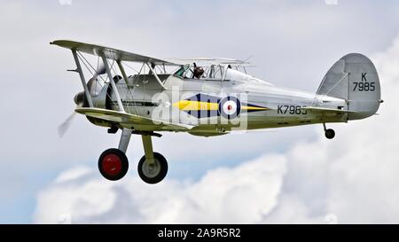 1938 Gloster Gladiator airborne a Shuttleworth Airshow militare il 7 Luglio 2019 Foto Stock