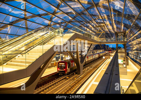 Arresto finale ElbbrŸcken stazione ferroviaria, metropolitana linea U4, ad Amburgo, †berseequartier, Foto Stock