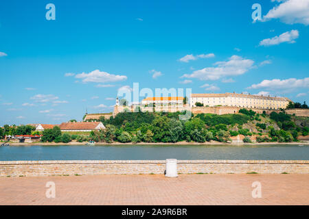 Petrovaradin Fortress sul fiume Danubio a Novi Sad Serbia Foto Stock