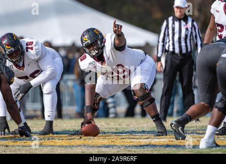 Greensboro, NC, Stati Uniti d'America. Xvi Nov, 2019. La Bethune Cookman offensive lineman L'Dri Barnes (69) durante il NCAA Football azione di gioco tra la Bethune Cookman Wildcats e North Carolina A&T Aggies. NC A&T sconfitto BCU 44-17 a BB&T Stadium di Greensboro, N.C. Romeo T Guzman/CSM/Alamy Live News Foto Stock