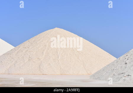 Montagna di sale a Las Salinas de Torrevieja, Torrevieja, Spagna Foto Stock