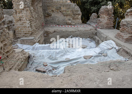 Bacoli, Italia, Agosto 14, 2019. Il tempio di Apollo nell'antica città di Cuma. Città della Grecia antica sopravvissuta fino ai giorni nostri. Foto Stock