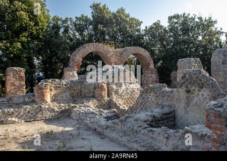 Bacoli, Italia, Agosto 14, 2019. Il tempio di Apollo nell'antica città di Cuma. Città della Grecia antica sopravvissuta fino ai giorni nostri. Foto Stock