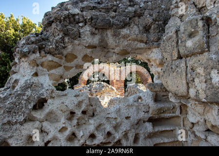 Bacoli, Italia, Agosto 14, 2019. Il tempio di Apollo nell'antica città di Cuma. Città della Grecia antica sopravvissuta fino ai giorni nostri. Foto Stock