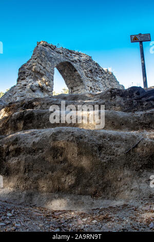 Bacoli, Italia, Agosto 14, 2019. Il tempio di Apollo nell'antica città di Cuma. Città della Grecia antica sopravvissuta fino ai giorni nostri. Foto Stock