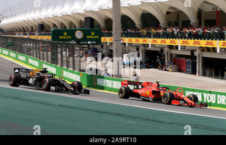 Sao Paulo, Brasile. 17 Nov 2019. Charles LECLERC (MCO) La Scuderia Ferrari missione vagli e Romain Grosjean (FRA) Hass F1 Team durante il periodo della Formula 1 2019 grande Prix brasiliano, svoltasi sul circuito di Interlagos in Sao Paulo, SP. (Foto: Rodolfo Buhrer/La/Imagem Fotoarena) Credito: Foto Arena LTDA/Alamy Live News Foto Stock