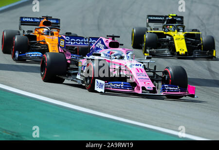 17 novembre 2019; Autodromo José Carlos Pace, Sao Paulo, Brasile; Formula Uno Brasile Grand Prix, il giorno della gara; Sergio Perez (MEX) Punto Racing Team di F1 RP19 - uso editoriale Foto Stock