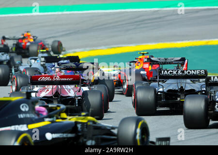 17 novembre 2019; Autodromo José Carlos Pace, Sao Paulo, Brasile; Formula Uno Brasile Grand Prix, il giorno della gara; inizio della gara come cars andare attraverso l'angolo 1 - Uso editoriale Foto Stock