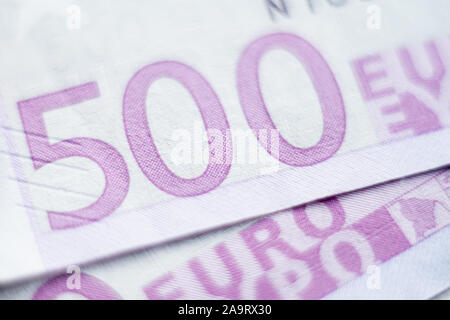 Bruxelles, Belgio - Novembre 2019: macro close-up di Unione europea cinque cento euro in contanti banconota. Foto Stock