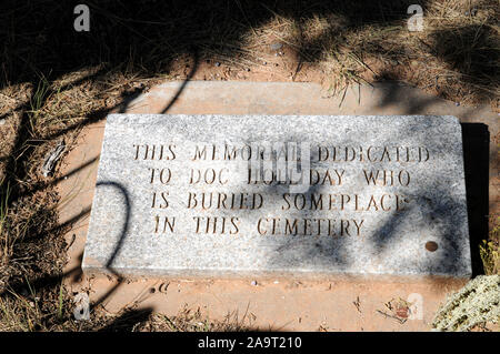 Memorial in Potters depurato della sezione Linwood cimitero, Glenwood Springs, Colorado. Il monumento è a Doc Holliday, Foto Stock