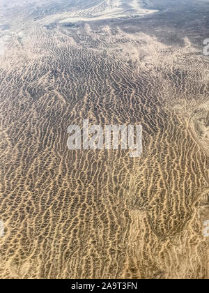 Vista aerea di dune di sabbia, Turkmenistan, il deserto del Karakum, Asia Foto Stock