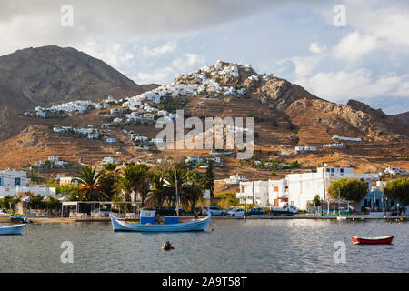 Griechenland, Blick auf den Hafen von Serifos Foto Stock