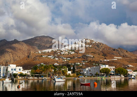 Griechenland, Blick auf den Hafen von Serifos Foto Stock