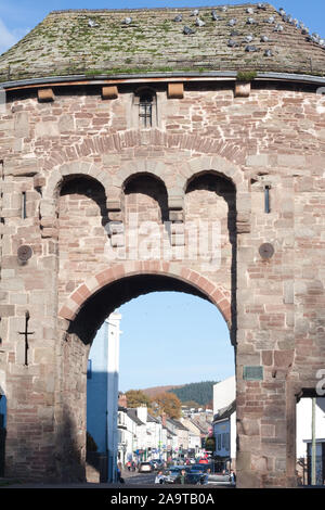 Torre di Porta in piedi sul Monnow Bridge in Monmouth, Galles Foto Stock