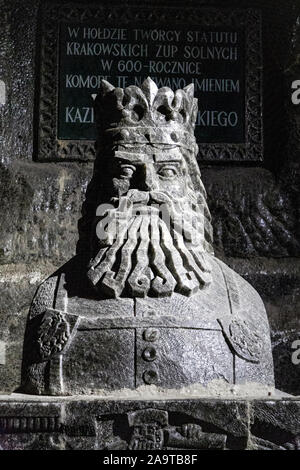 Busto del re polacco Casimir III il Grande fatto di sale alla miniera di sale di Wieliczka, Polonia Foto Stock