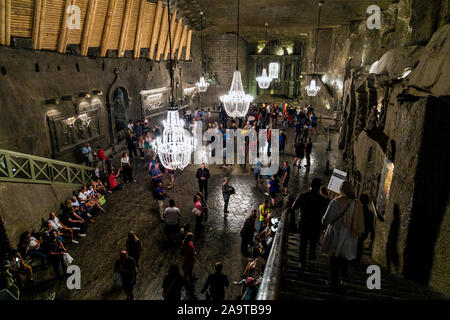 Interno della Cappella di Santa Kinga (Kaplica Św. Kingi) presso le miniere di sale di Wieliczka, Polonia Foto Stock