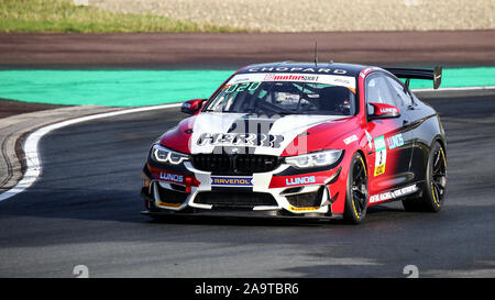 Oschersleben, Germania, 27 Aprile 2019: Claudia Hürtgen alla guida di una BMW M4 durante l'ADAC GT4 al Motorsport Arena in Germania. Foto Stock