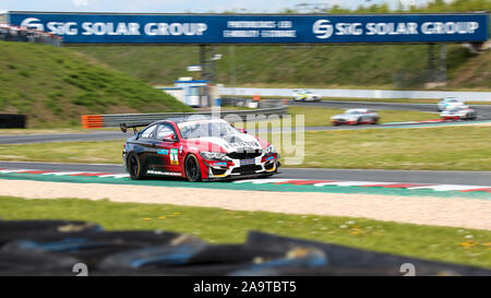 Oschersleben, Germania, 27 Aprile 2019: Claudia Hürtgen durante l'ADAC GT4 alla guida di una BMW M4 durante l'ADAC GT4 al Motorsport Arena. Foto Stock