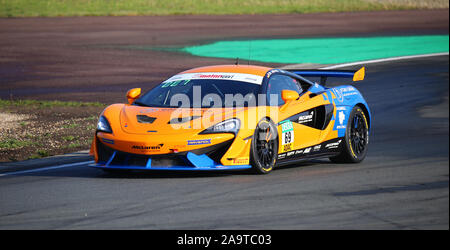 Oschersleben, Germania, 27 Aprile 2019: McLaren 570S GT4 dalla McLaren 570S GT pilotato da Phil Dörr durante l'ADAC GT4 al Motorsport Arena in Germania. Foto Stock