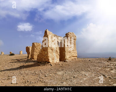 Stone Sculpture Park in Mitzpe Ramon. Deserto israeliano e cratere Makhtesh Ramon. Foto Stock