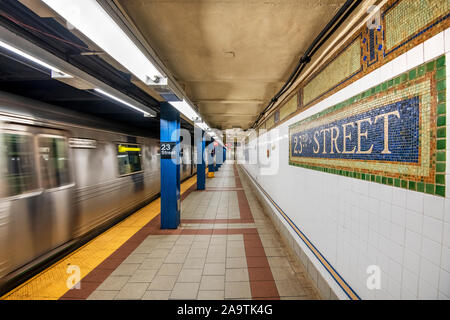 La stazione della metropolitana, Manhattan, New York, Stati Uniti d'America Foto Stock